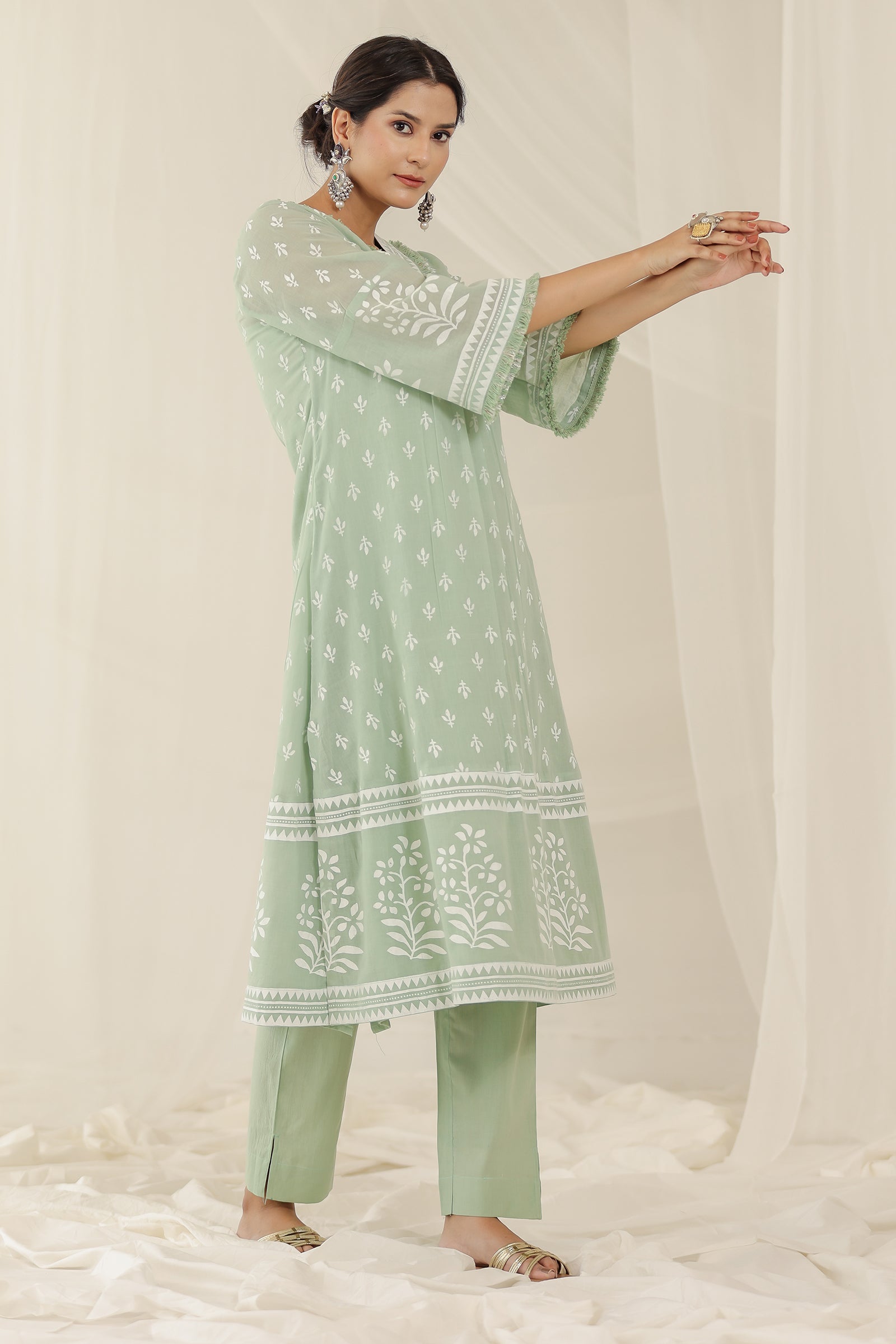 ROSHNI A-LINE SET