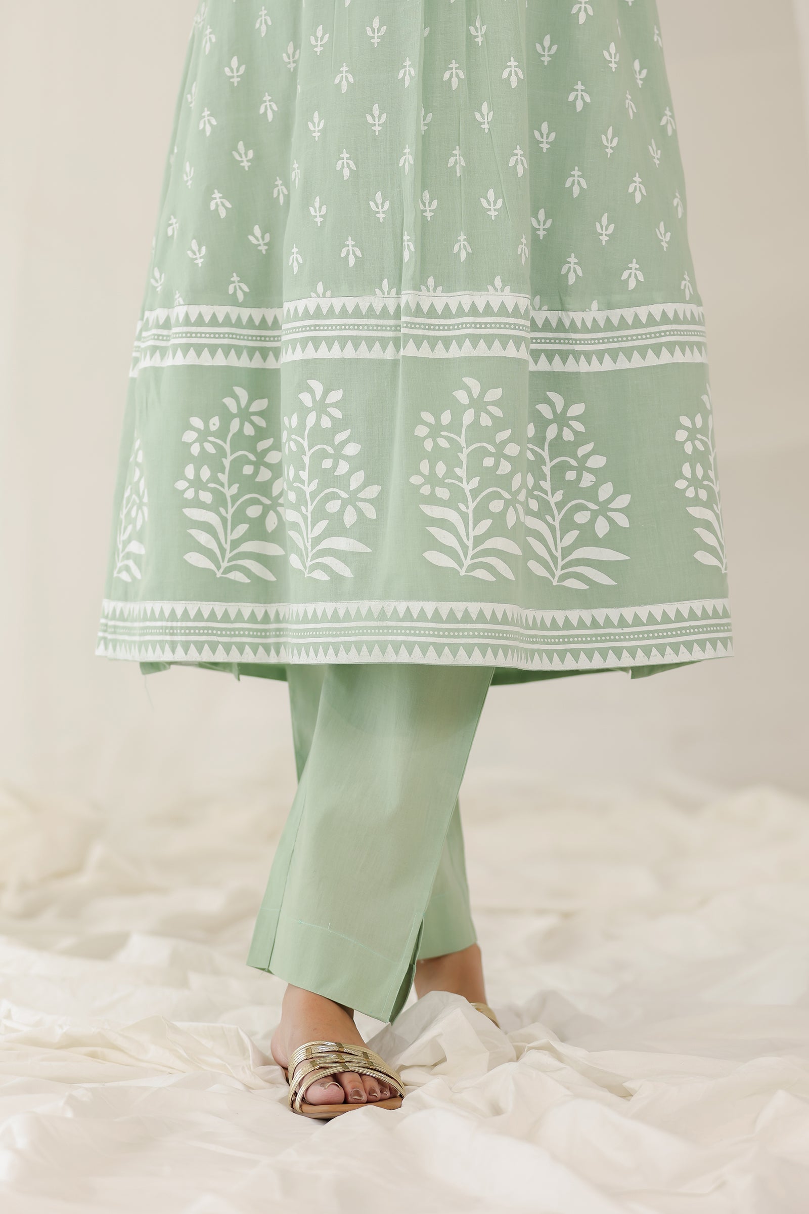 ROSHNI A-LINE SET