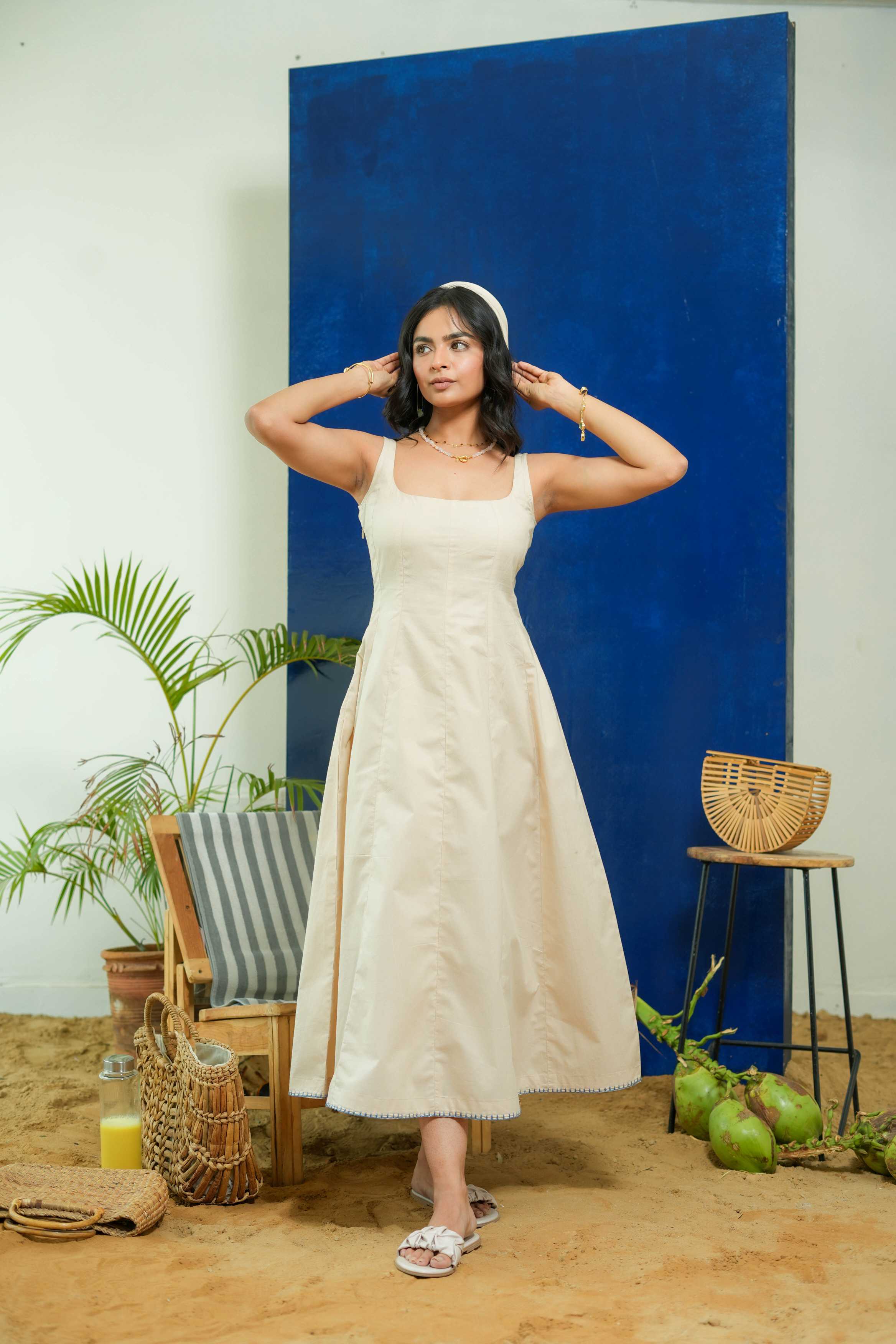 BEIGE SLEEVELESS FITTED DRESS