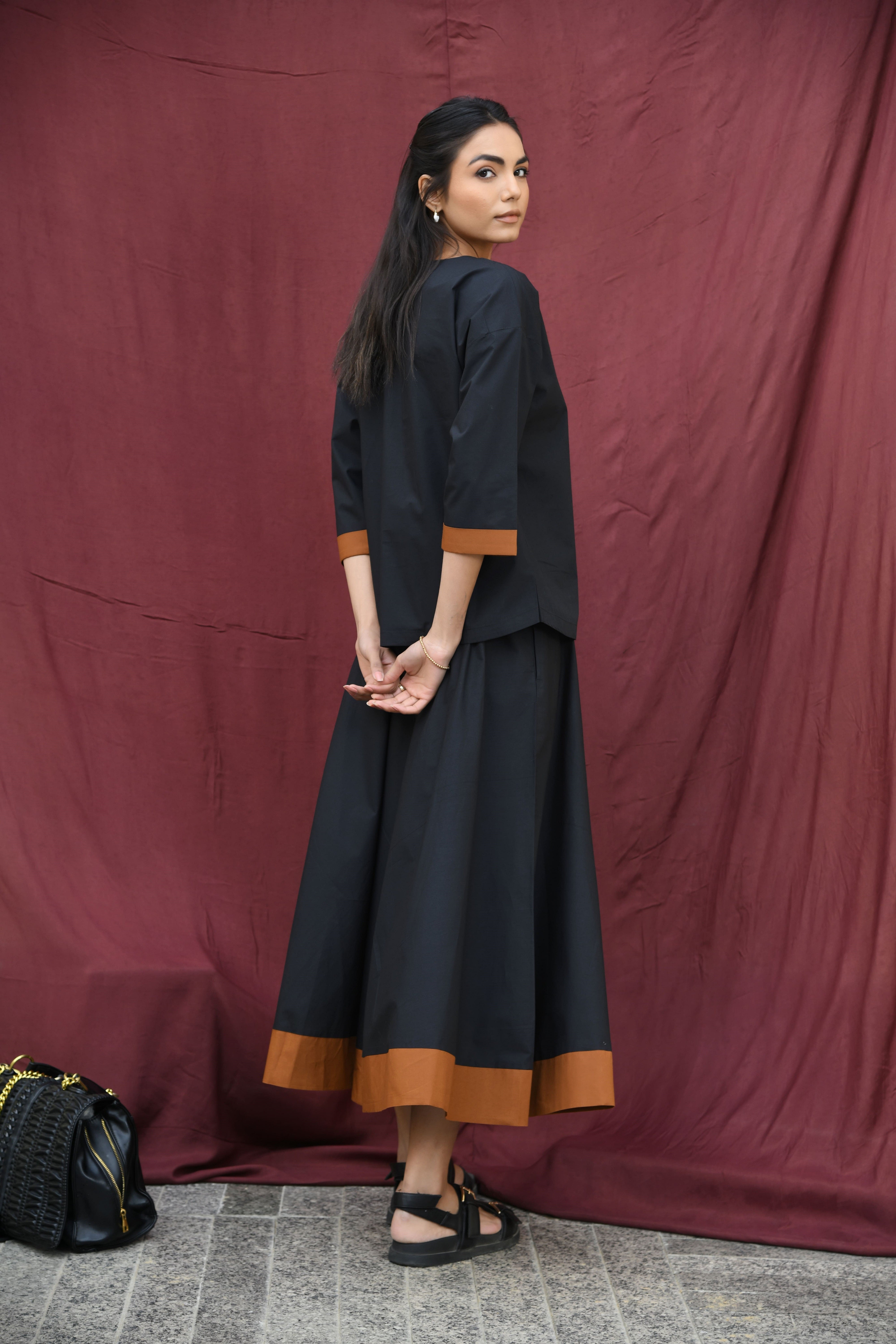 BLACK BOXY TOP