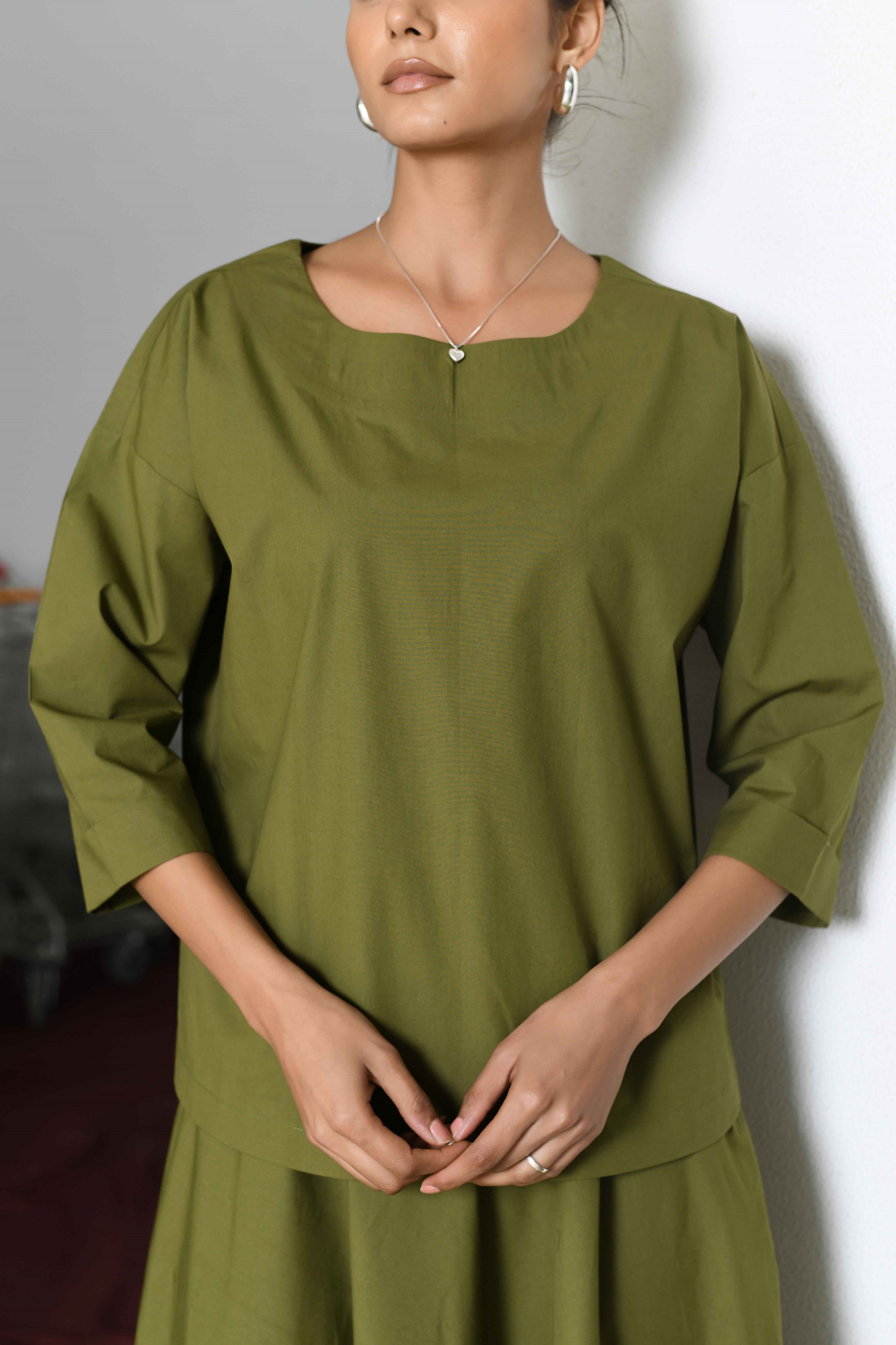 OLIVE BOXY TOP